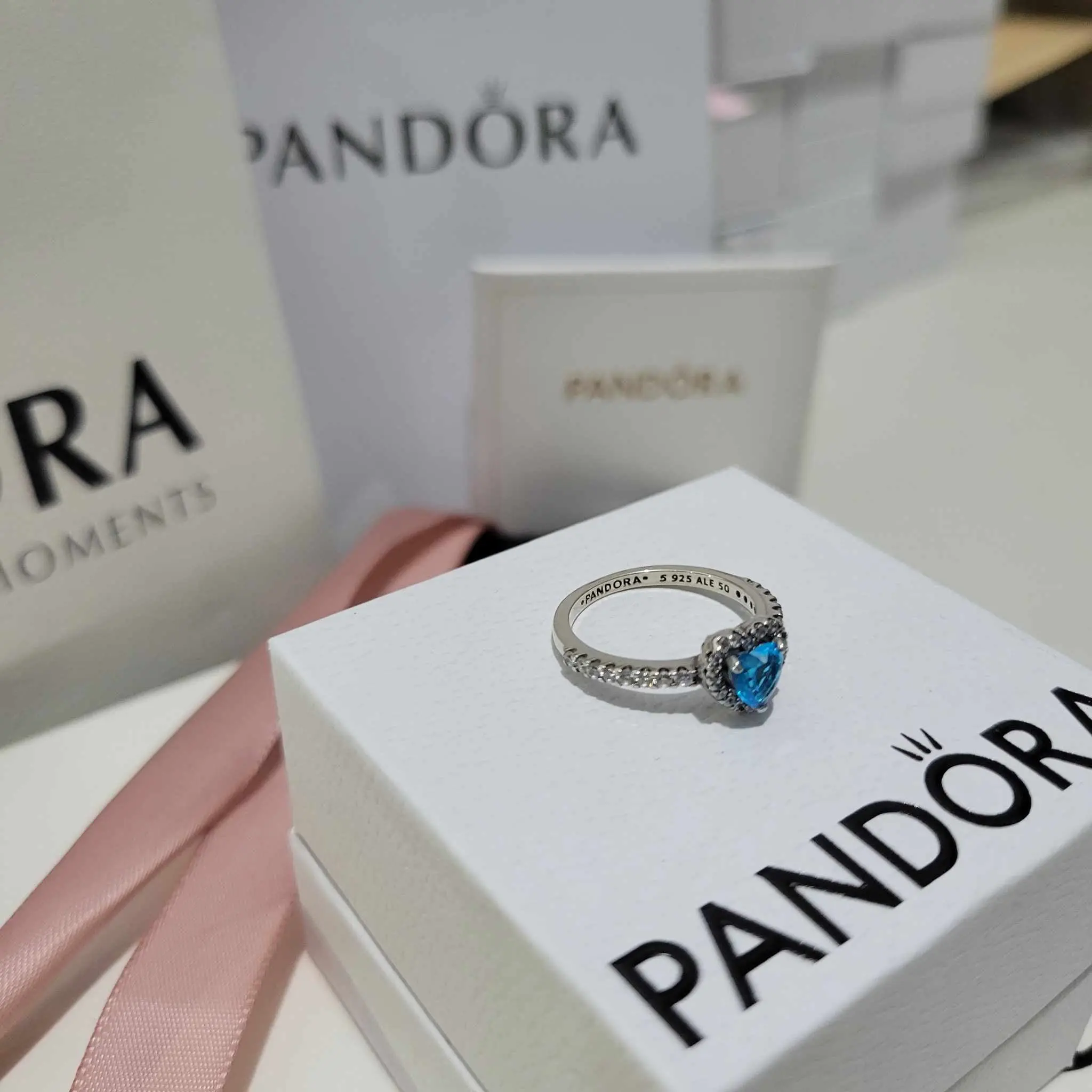 ANILLO PANDORA PROMESA CORAZON ELEVADO AZUL + KIT DE REGALO - Image 4