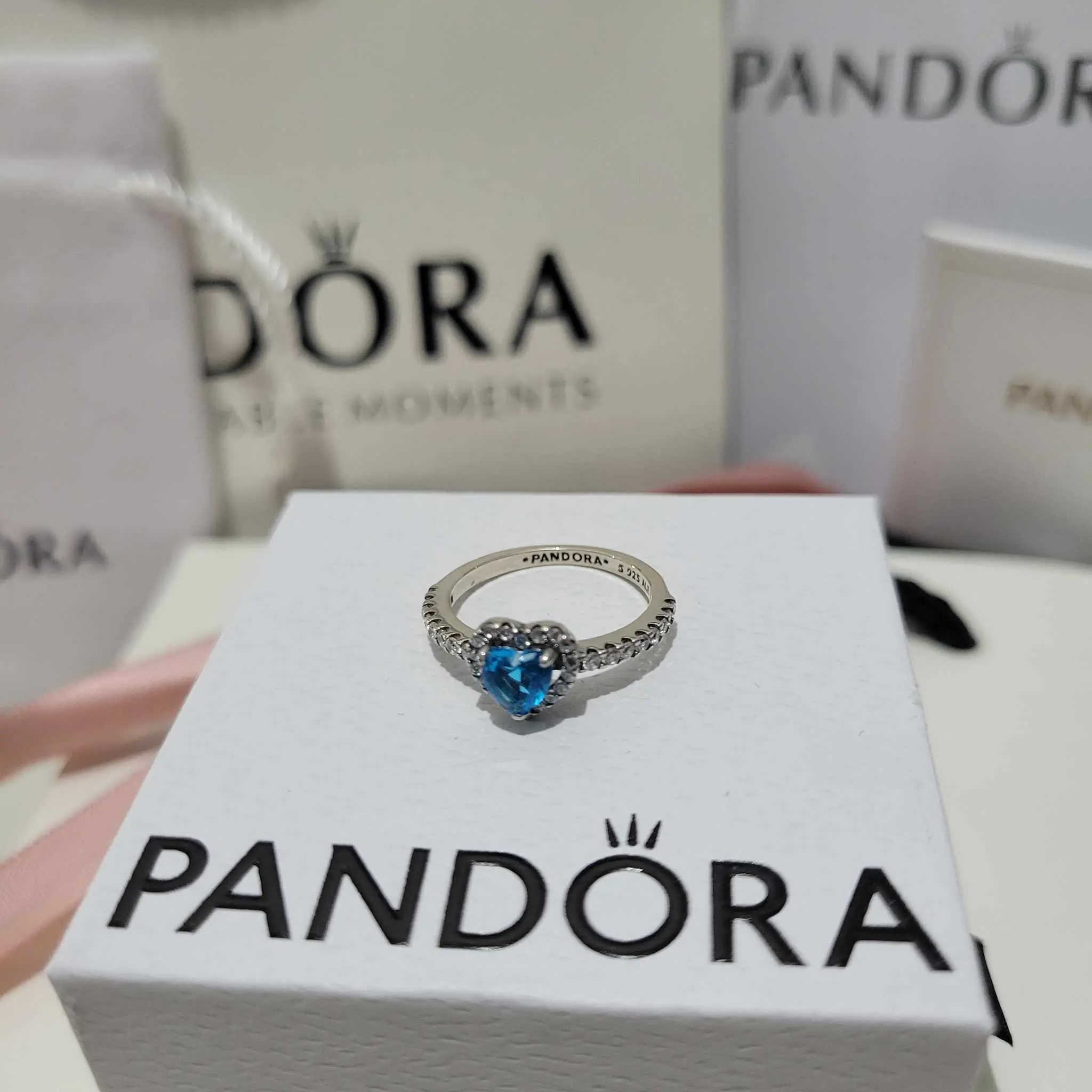 ANILLO PANDORA PROMESA CORAZON ELEVADO AZUL + KIT DE REGALO - Image 5