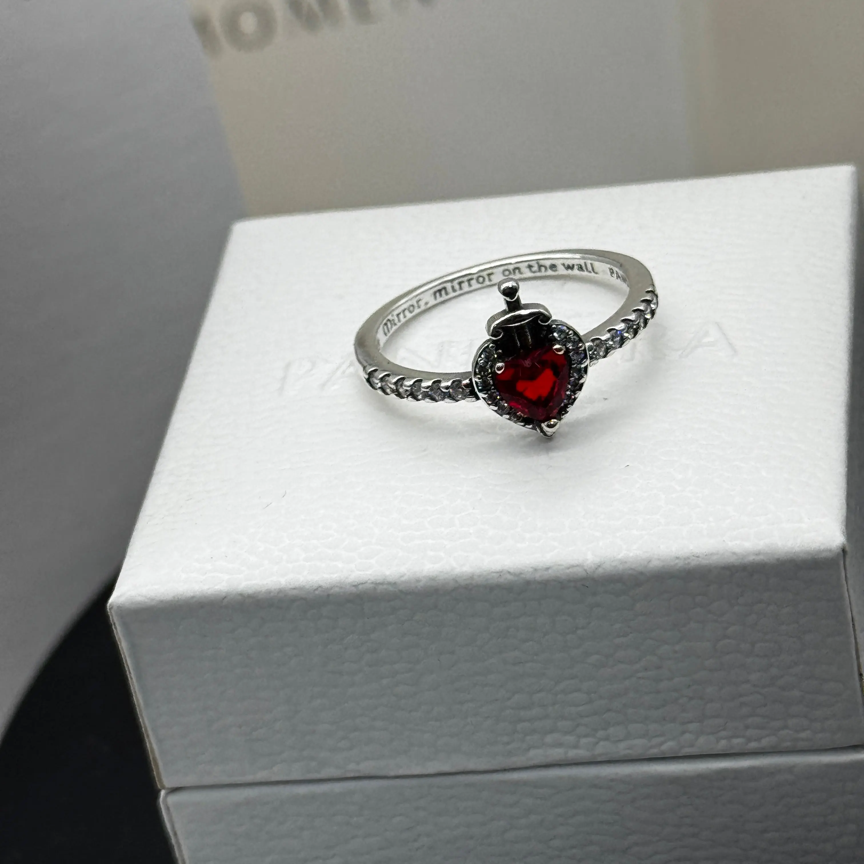 ANILLO PANDORA CORAZON ROJO ESPADA REINA MALVADA DISNEY PLATA .925 - Image 2