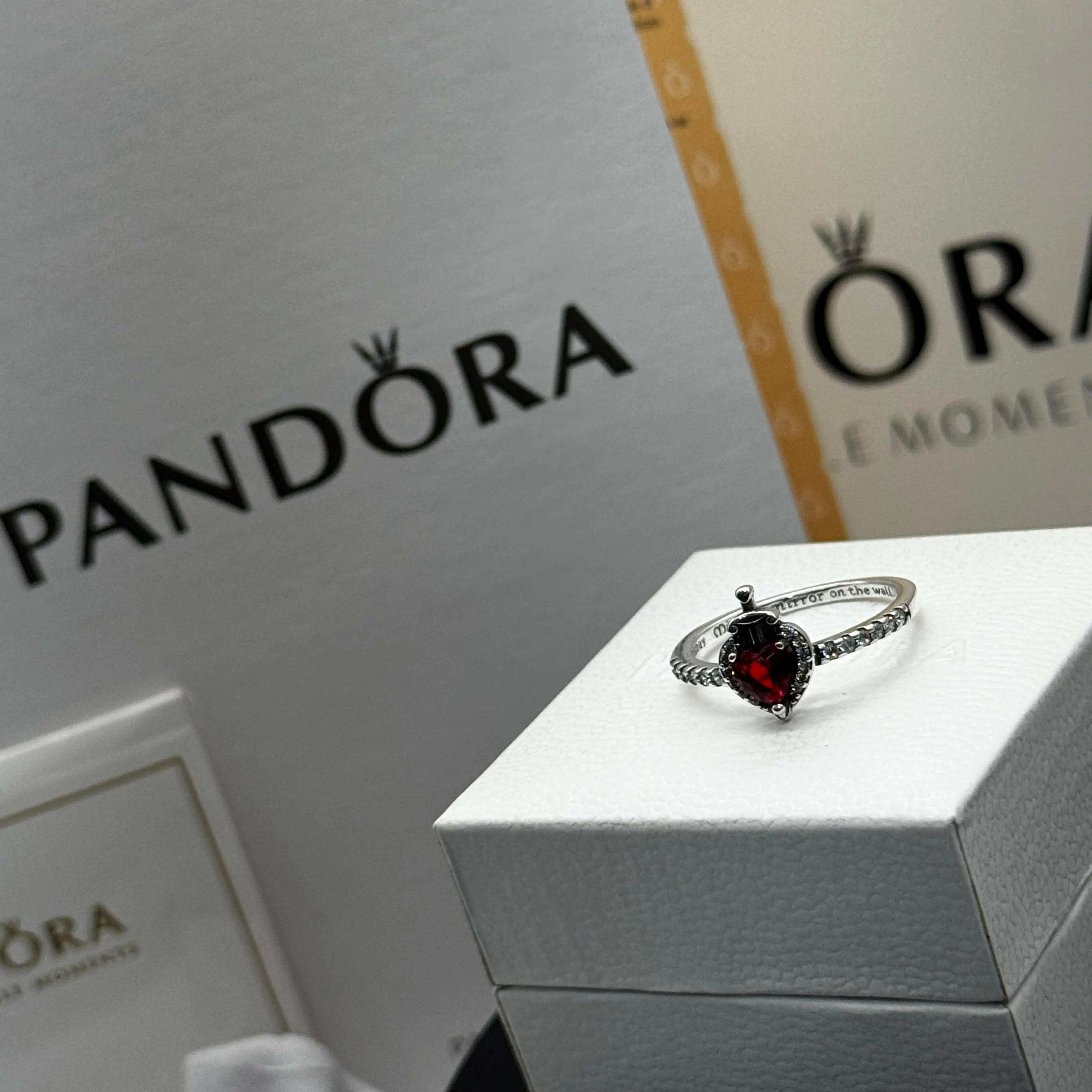 ANILLO PANDORA CORAZON ROJO ESPADA REINA MALVADA DISNEY PLATA .925 - Image 3