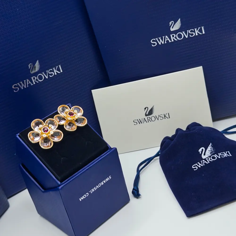 ARETES PENDIENTES FLOR FLORERE CRISTALES ROSA SWAROVSKI ORO 14K + KIT DE REGALO - Image 3