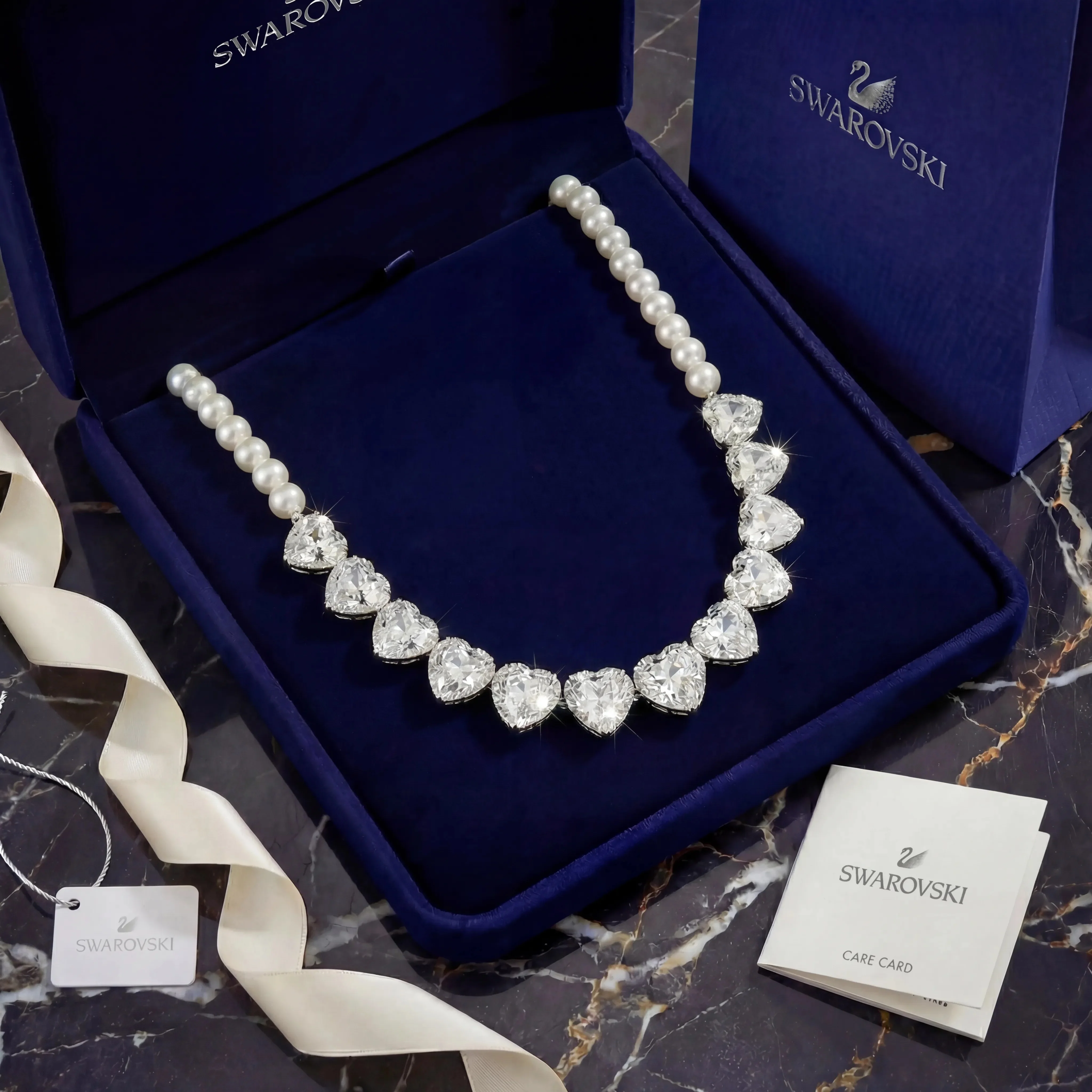 COLLAR CHOKER SWAROVSKI ARIANA GRANDE PERLAS CORAZONES + KIT DE REGALO - Image 2