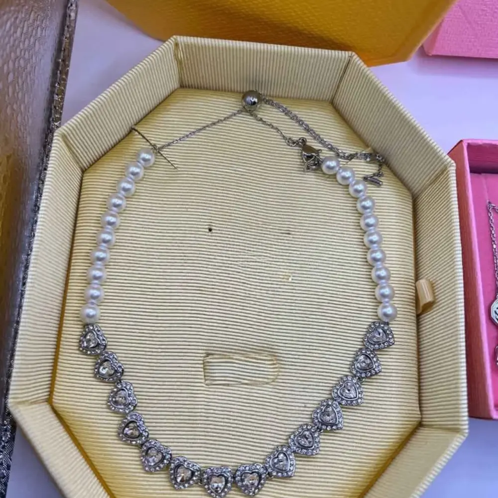 COLLAR CHOKER SWAROVSKI ARIANA GRANDE PERLAS CORAZONES + KIT DE REGALO - Image 6