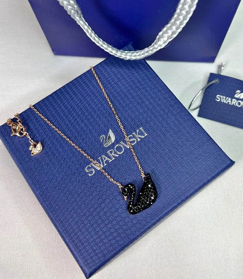 Collar Cisne Negro Iconic Swan De Swarovski + Kit De Regalo - Image 2