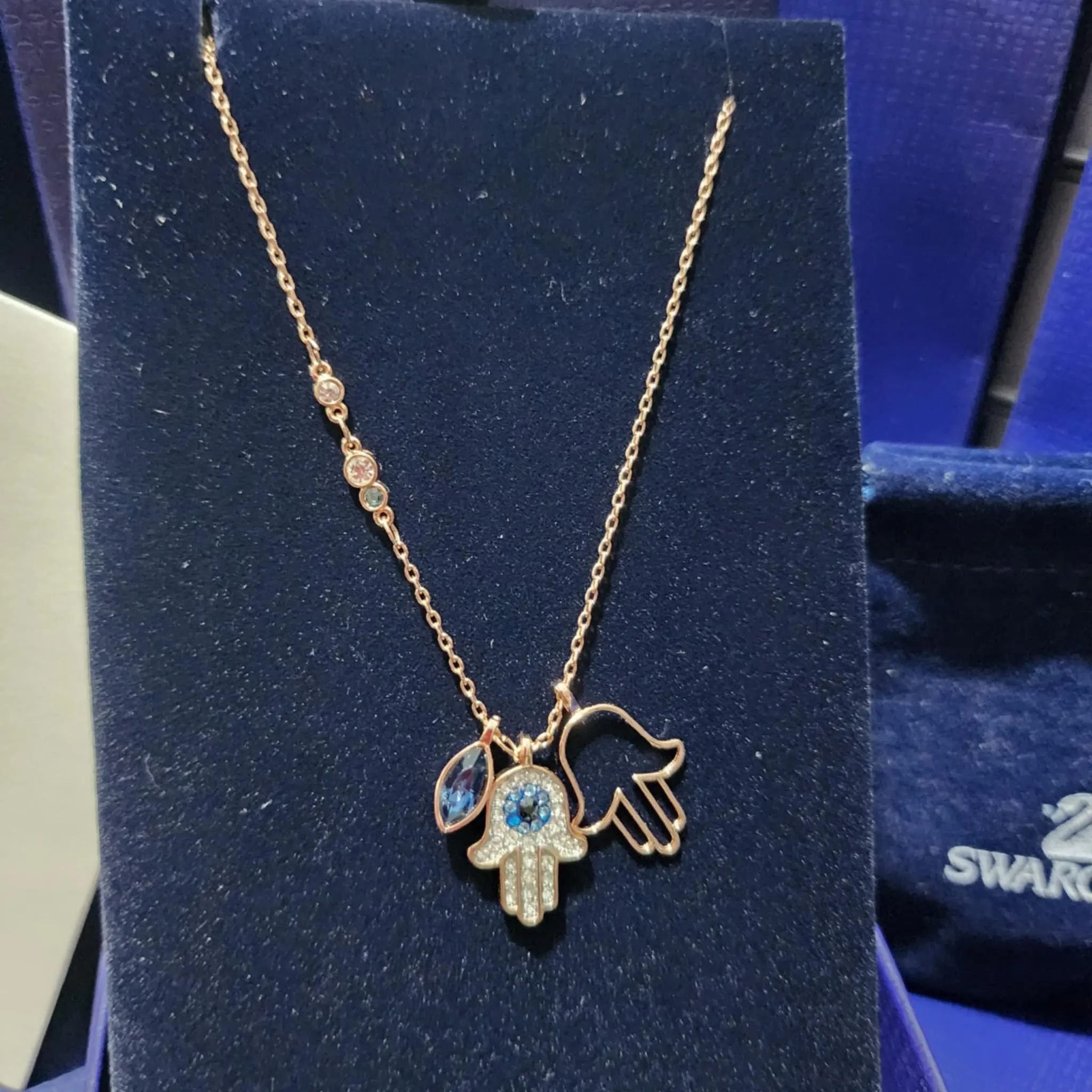 COLLAR SWAROVSKI DIJE COLGANTE MANO DE FATIMA HAMSA MISTICO + KIT DE REGALO - Image 2