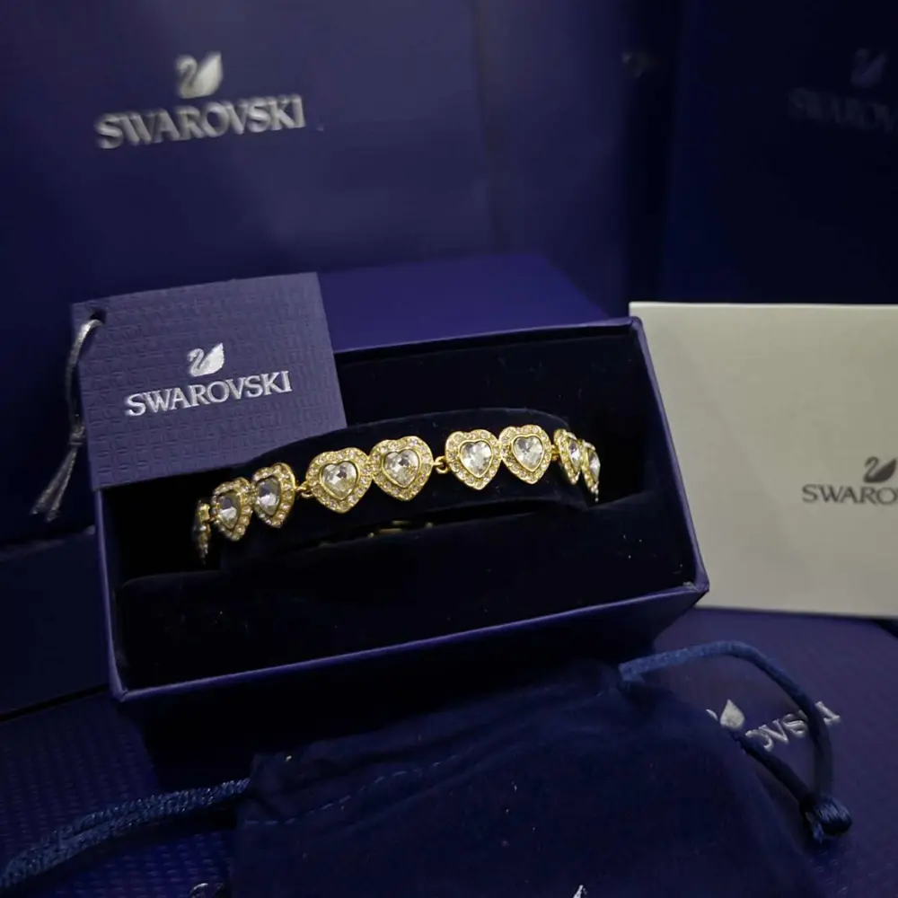 PULSERA BRAZALETE SWAROVSKI ORO DORADO TENIS CORAZONES BLANCOS ARIANA GRANDE - Image 2