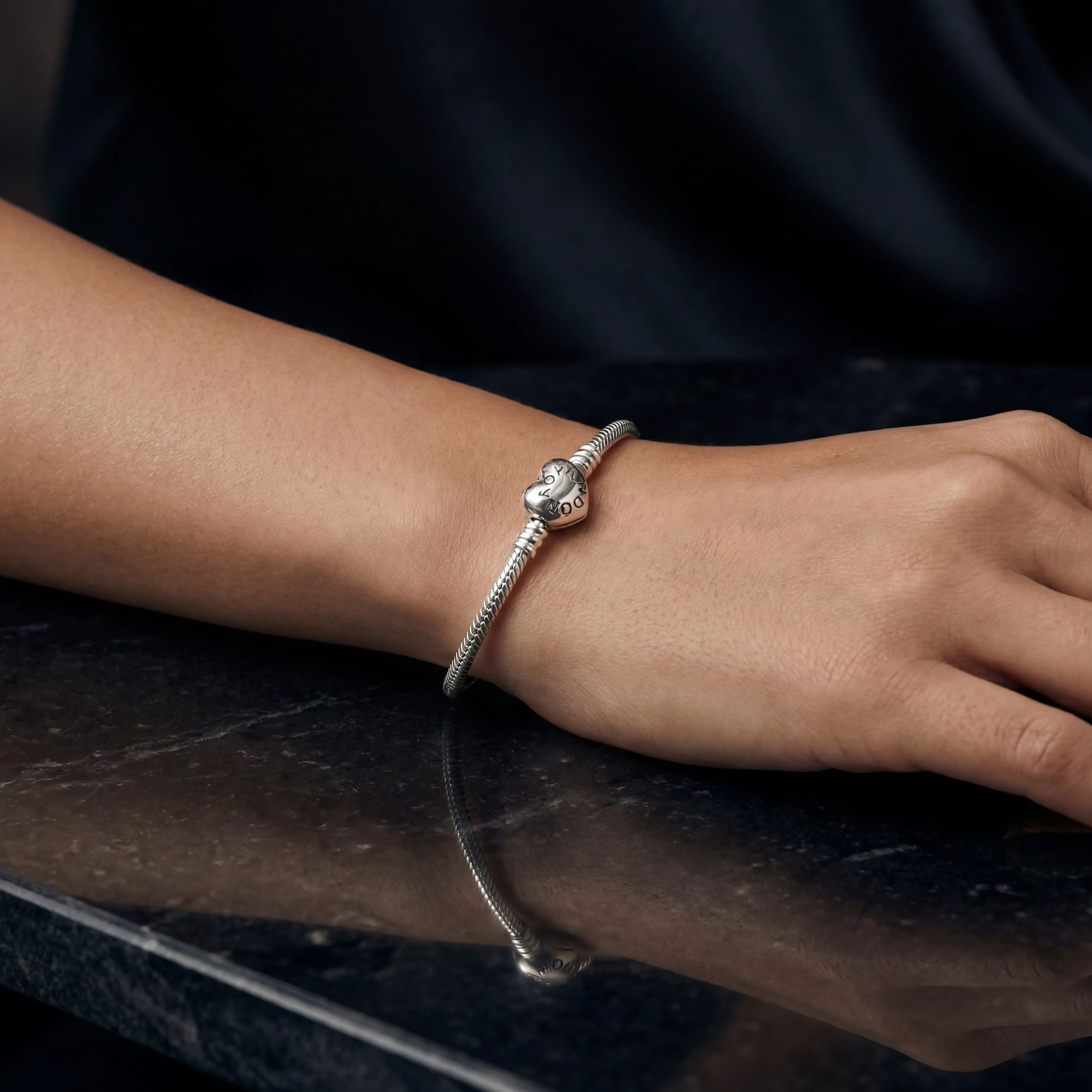 PULSERA BRAZALETE PANDORA MOMENTS CORAZON PLATA .925 + KIT DE REGALO - Image 3
