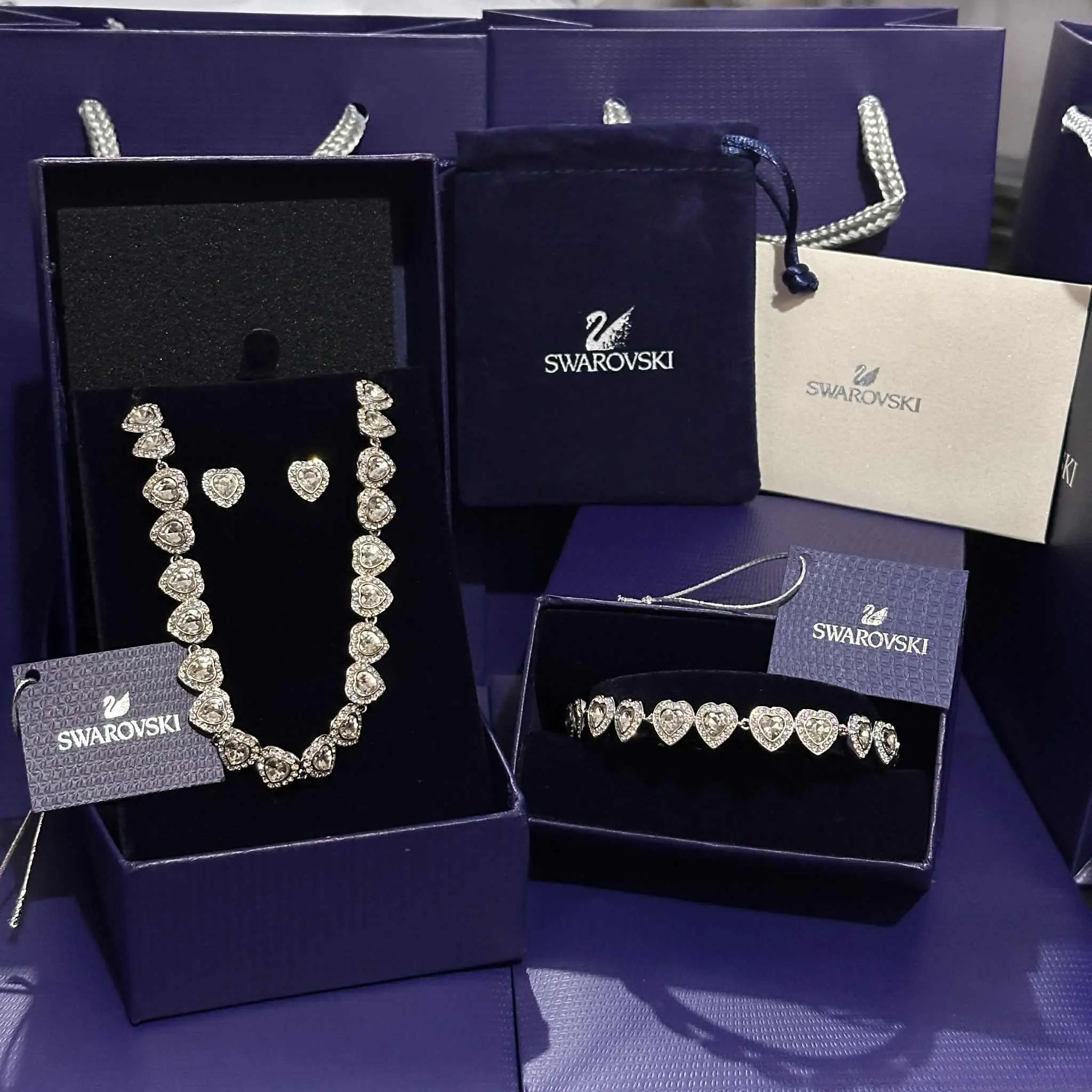 SET CONJUNTO COLLAR + PULSERA + ARETES SWAROVSKI ARIANA GRANDE CORAZONES - Image 2